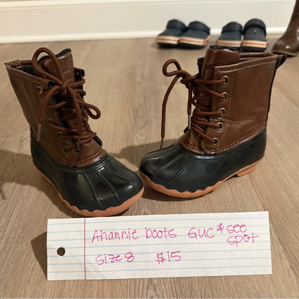 Kids duck boots